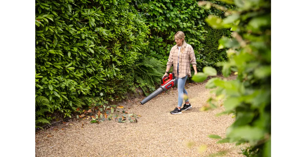 Honda_Cordless_Lifestyle_2023_Leaf_Blower_10.webp